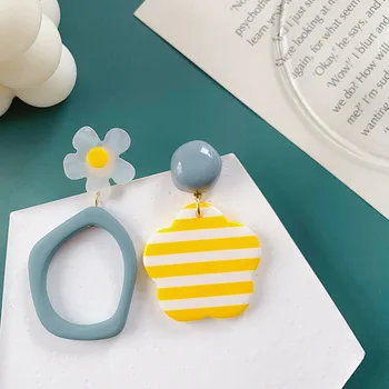 

New Korea Fashion Transparent Acrylic Asymmetric Tulip Colorful Flower Big Earrings for Women Party Jewelry Gifts
