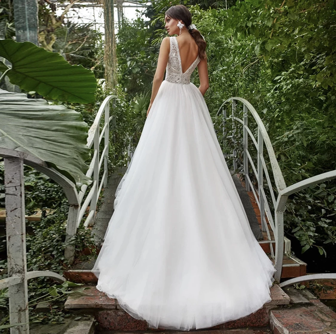 Рисунок 2 - Элегантные свадебные платья-трапеции