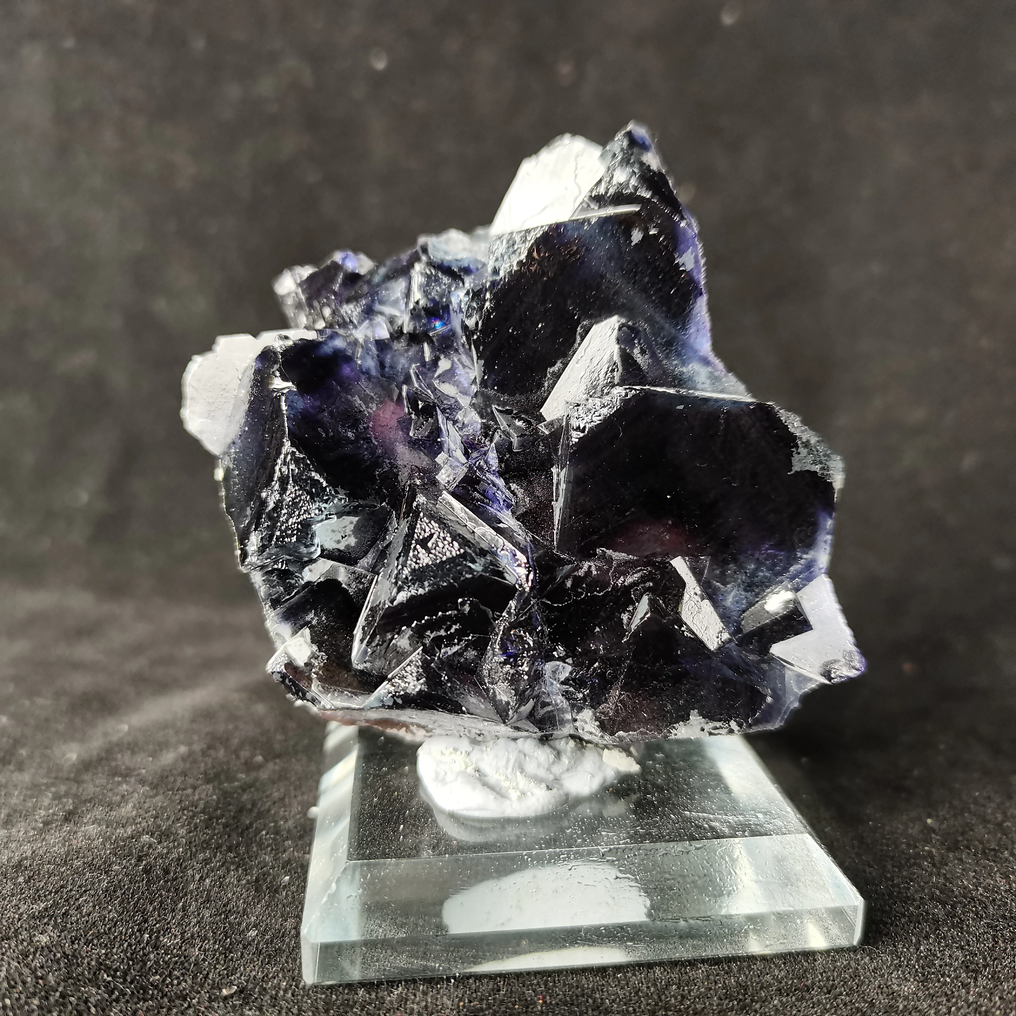 

164.4gNatural dark purple fluorite, crystal mineral crystal specimen