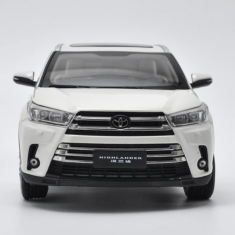 Изысканный подарок 1:18 Toyota 2018 новая модель из сплава Highlander литого металла