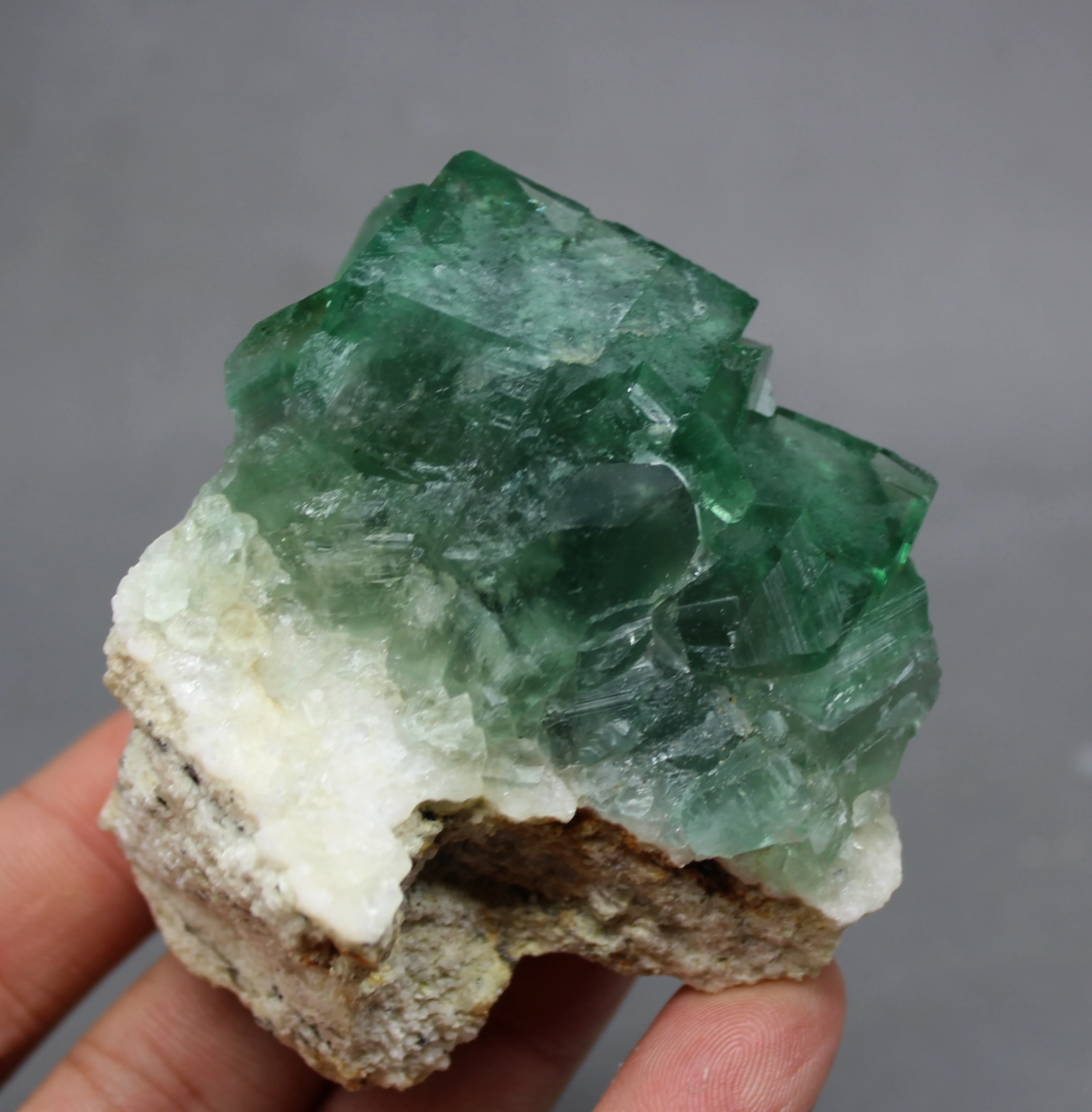 

145g Natural green fluorite Mineral specimen cluster mineral crystal specimens Stones and crystals Healing crystal Free shipping