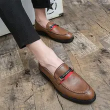 Nowe męskie buty moda osobowość jednolity kolor PU małe nit ozdoby metalowe okrągłe Toe na niskim obcasie Business Casual mokasyny KS062