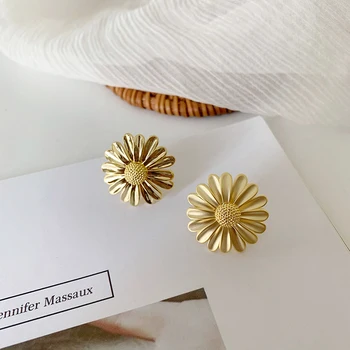 

AENSOA Women Daisy Flower Cute Stud Earrings Asymmetrical Korean Jewelry Small Flower Stud Earrings For Women 2020 New Fashion