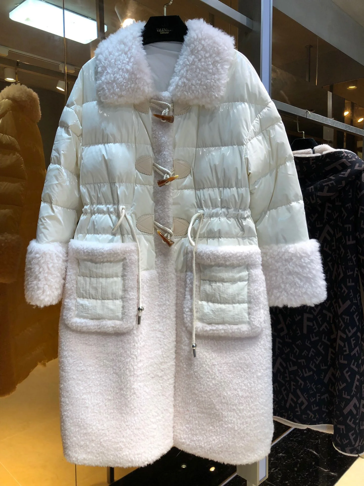 

2019 New Elegant Fashion Wool & Fur White Down Jacket Women with Belt