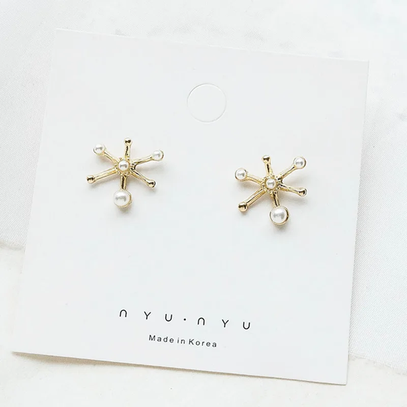 

Korean Fashion Personality Imitation Pearl Snowflake Shape Stud Earrings Girl Women's Simple Creative Jewelry Accessories