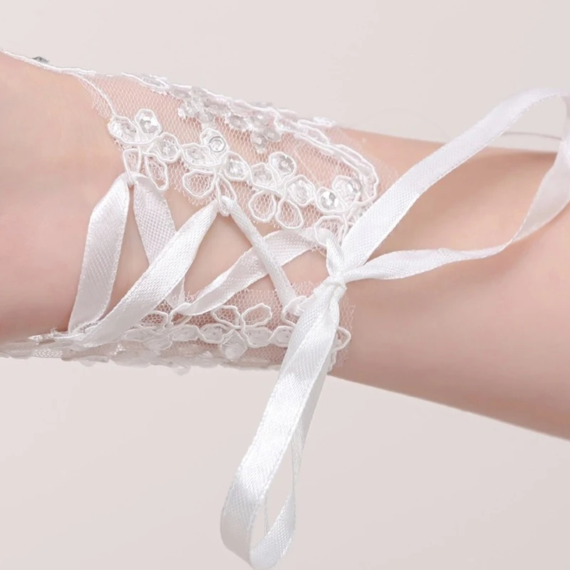 1 Pair Bridal Gloves Elegant Short Paragraph Rhinestone White Lace for Wedding,lace gloves,wedding dress gloves