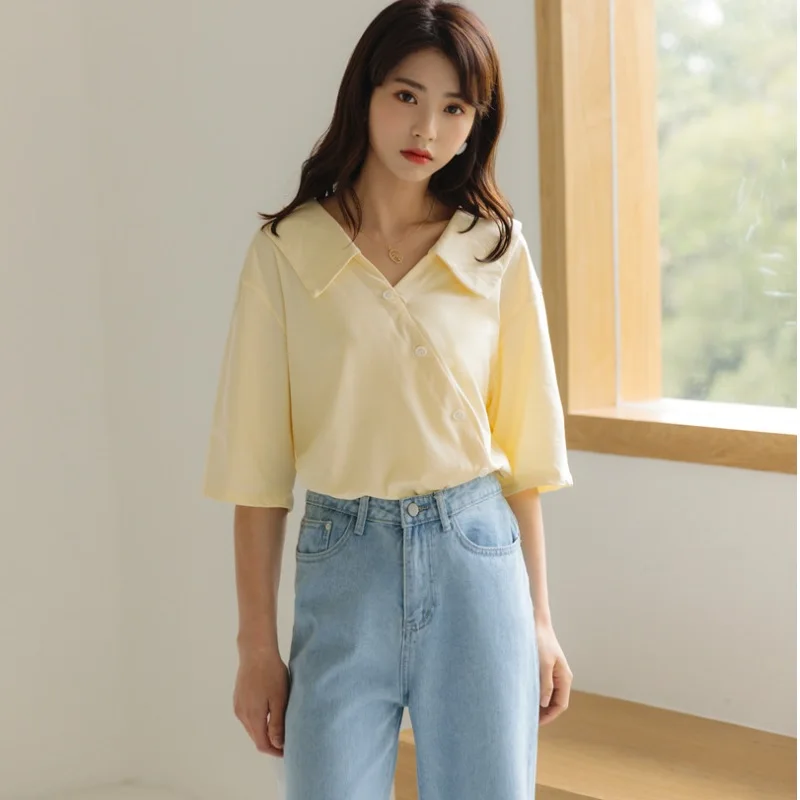 

Женская футболка с отложным воротником, белая Повседневная футболка с коротким рукавом и пуговицами, дизайнерские топы с V-образным вырезом, лето 2022