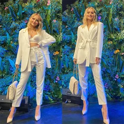 Jaqueta feita sob encomenda do oficial formal da senhora do baile de formatura da festa de formatura com cinto os ternos femininos elegantes brancos de 2 peças + calças de lápis