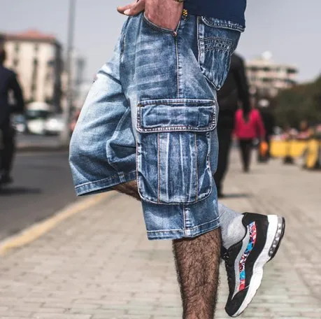 Mens Hip Hop Baggy Denim Biker Jeans Shorts Men Loose Fit Short Pants with Multi Pockets Male Casual Knee Length Jeans Plus Size