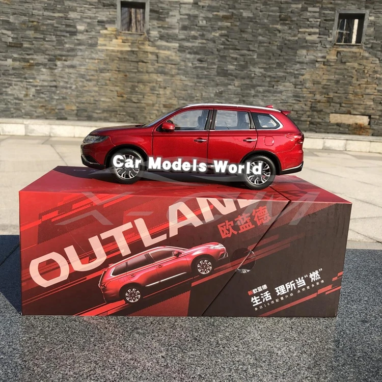 Литая модель автомобиля для Outlander 1:18(красный)+ маленький подарок