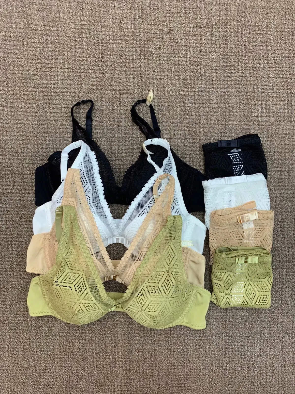 Baratos Norns nuevo europeo y americano de alta gama de encaje recogido profundo V sujetador traje Sexy sección delgada con anillo de acero sujetador ropa interior