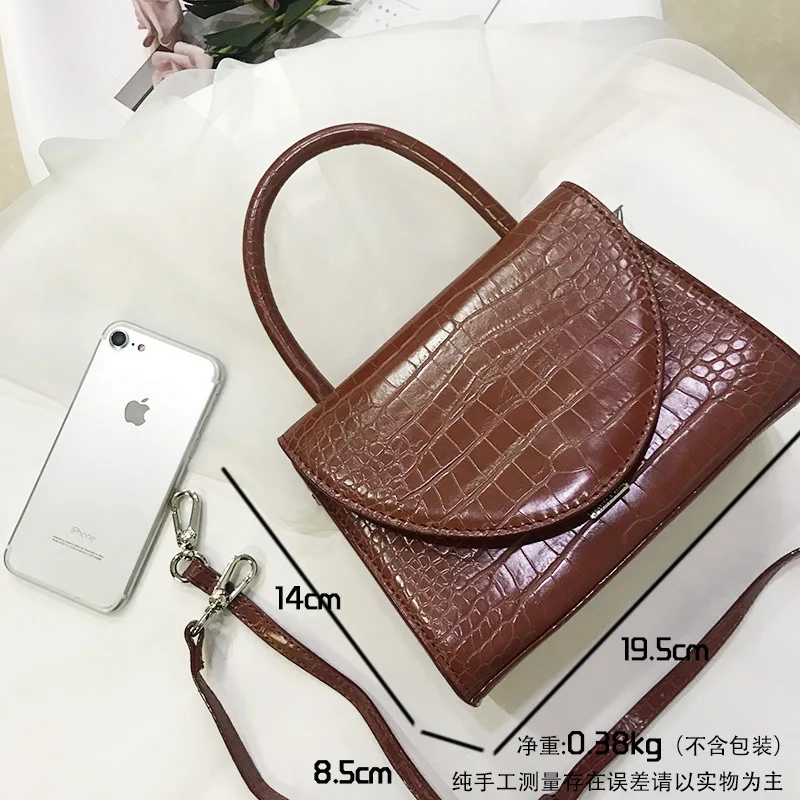 

2019 Autumn New Products Crocodile Pattern Pressure Floral Decorations WOMEN'S Shoulder Bag Singapore Western Style Textured Sto