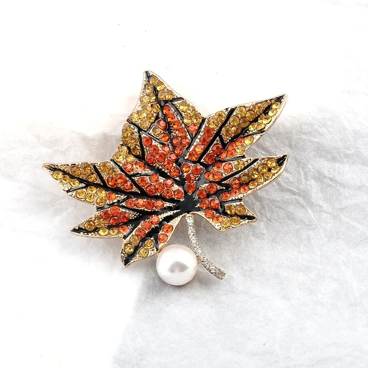 Korean Version of The Brooch Female Maple Leaf Coat Fashion Sweater Pin Temperament Pendant Dual-use Wholesale | Украшения и