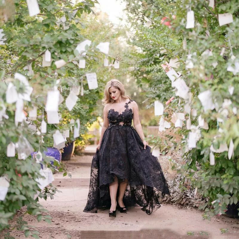 gothic-black-lace-plus-size-appliques-wedding-dresses-high-low-country-bridal-gown-backless-vestidos-de-noiva-maternity-wedding-gowns-custom (1)