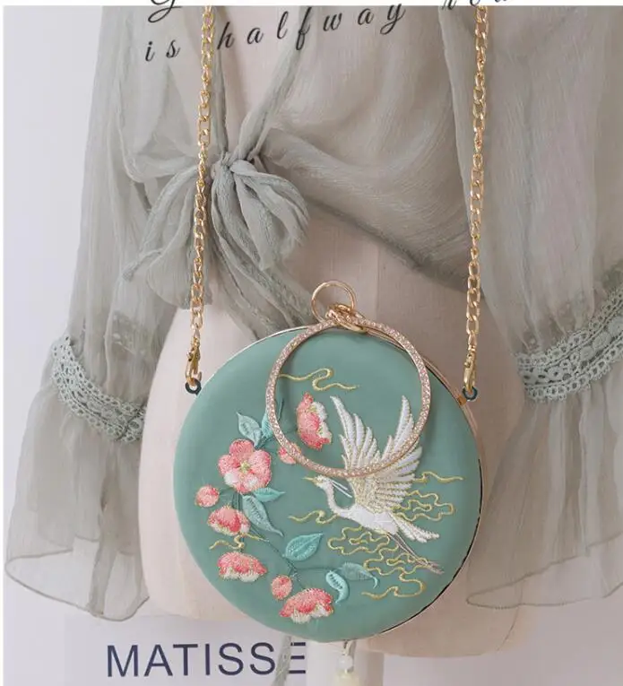 

Angelatracy 2019 New Arrival Chinese Bird Floral Cheongsam Fresh Classical Hanfu Circular Messenger Bag Day Clutch Hand Bags