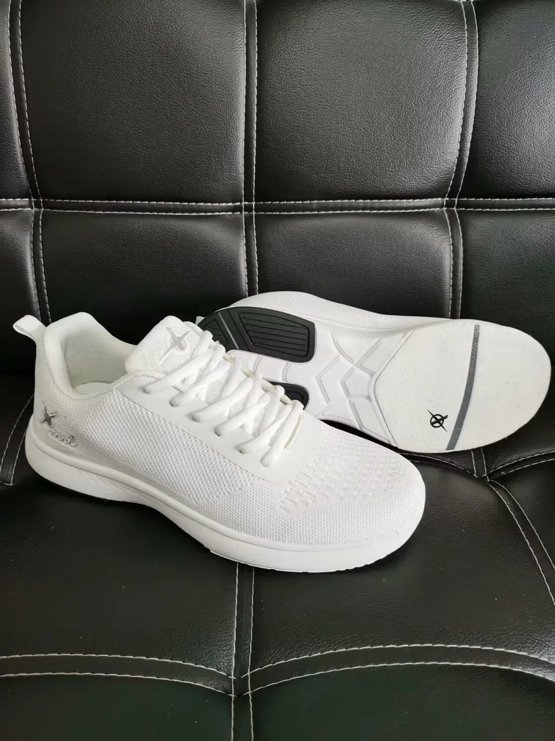 

Women Bowling Products New Style Soft Sole Flying Woven Breathable And Foot Covering Xcel Brand Professional Bowling Shoes