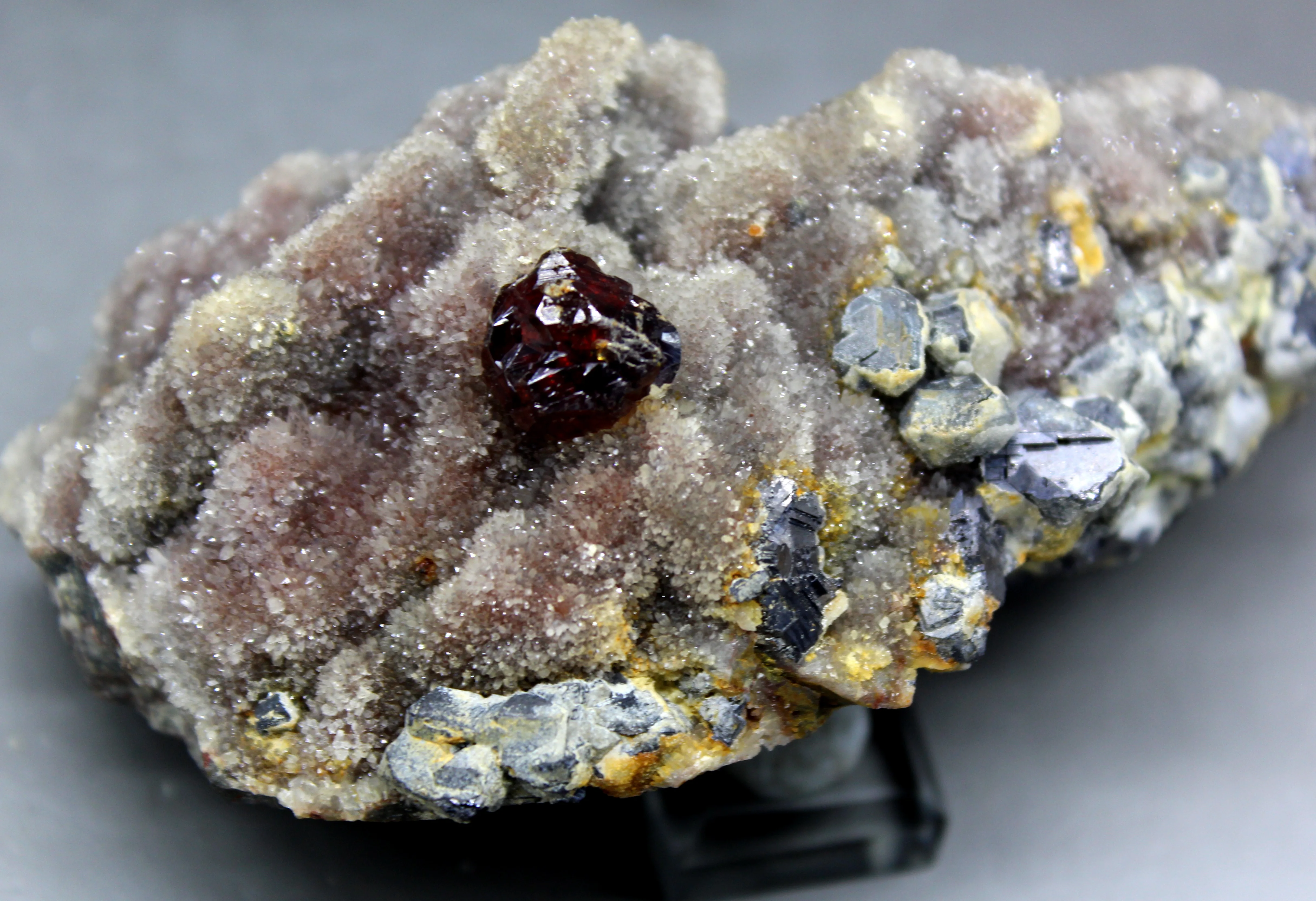 

701g Natural rare sphalerite mineral crystal specimens stones and crystals quartz crystals healing crystal from china