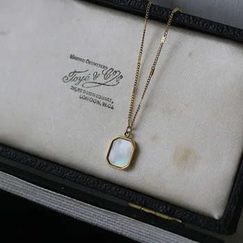 

2020 Vintage Hexagon Geometric Sequins Chain Gold Plated Stainless Steel Natural Fritillary Pendant Necklace for Women