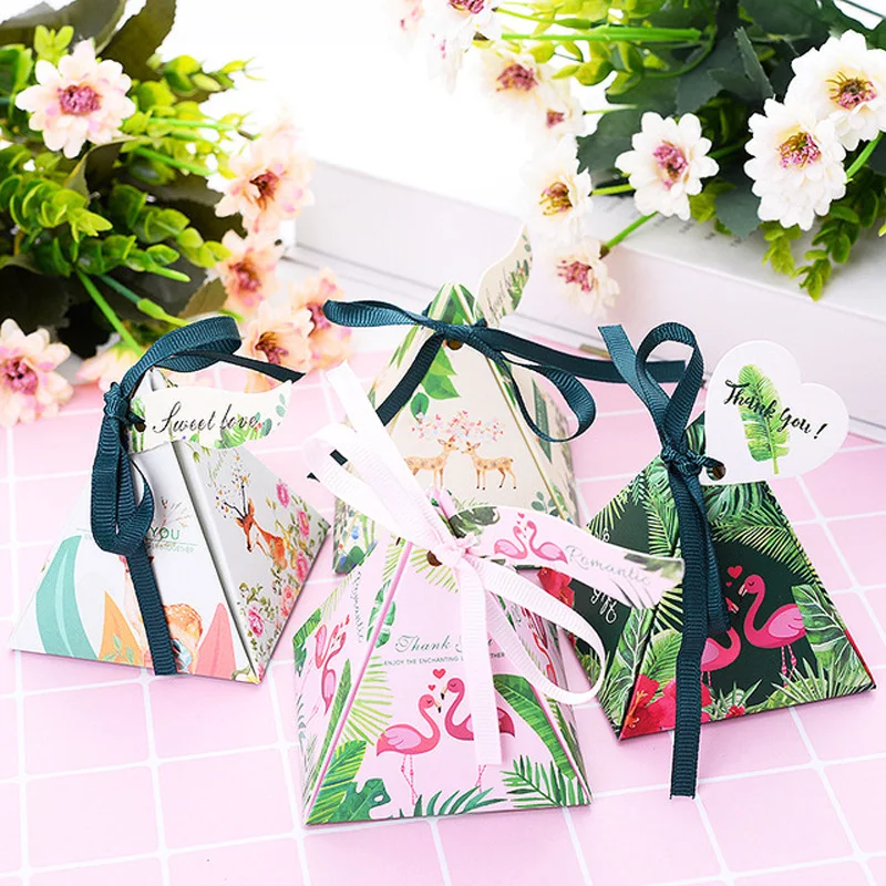 

5pcs Creative Pyramid Unicorn Candy Box Wedding Favors Flamingo Gifts Boxes Chocolate Box Giveaways Boxes Party Supplies