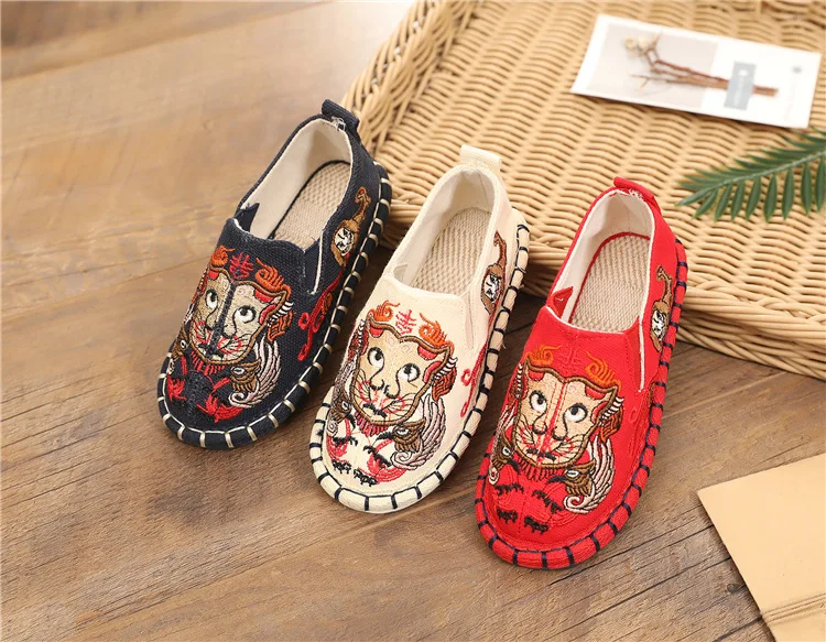 

2019 Female Tang Suit New Children's Embroidered Shoes Hanfu Cloth Shoes National Wind Children Shoes