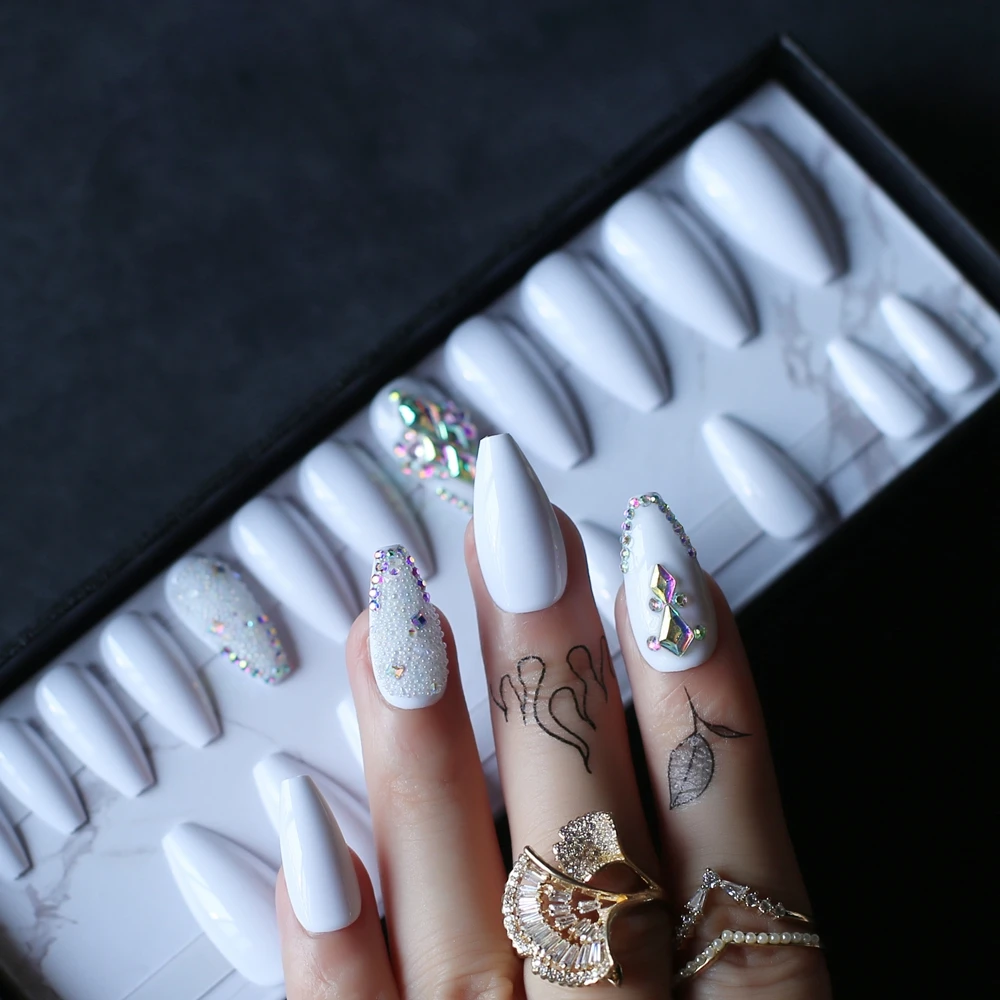 Ongle En Gel Blanc Avec Strass