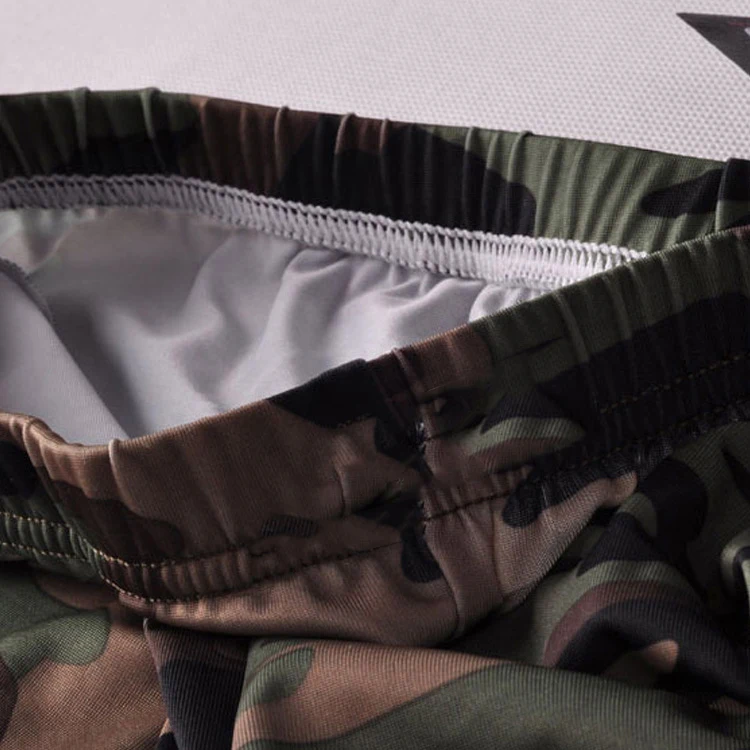 Сексуальные свободные камуфляжные спортивные шорты из ледяного шелка с принтом