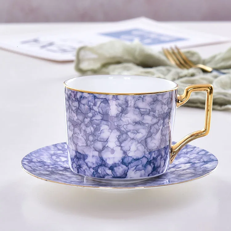 Северная Европа Стиль Керамическая кофейная чашка блюдца Костюм Золотой послеобеденный чай черный чай чашка костяного фарфора керамика чашка Бизнес подарки - Цвет: Brightblue