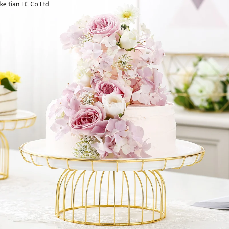 Золотая кованая железная форма для торта со стеклянной крышкой белая