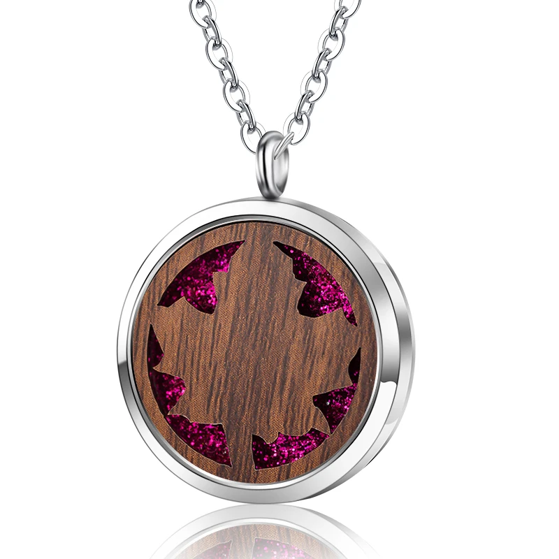 

Maple Leaf Environmentally Friendly Alloy Vintage Aromatherapy Box Pendant Necklace 2020 New Aromatherapy Essential Oil Diffuser