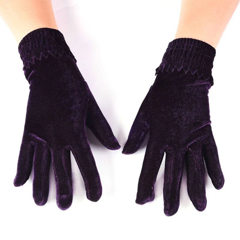 зеленые бархатные перчатки. бархатные перчатки женские. перчатки под бархат. черные бархатные перчатки. бархатные перчатки женские.