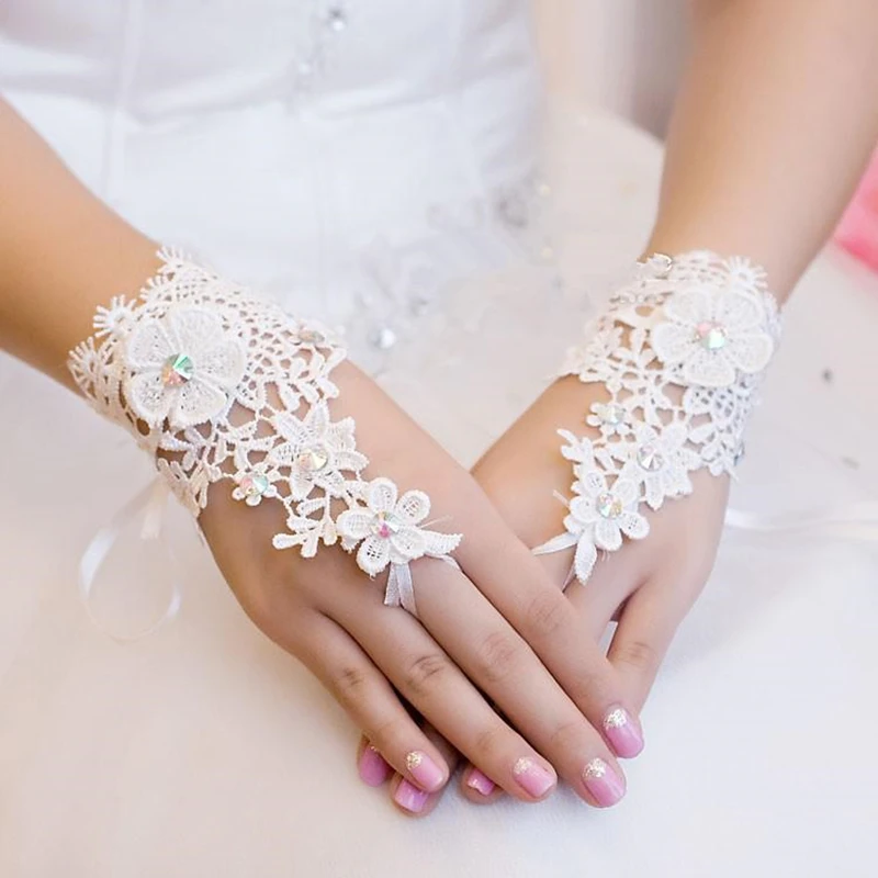 

Short Bridal Gloves for Wedding Party Sparkly Diamonds Lace Fingerless Wrist Length Bride Party