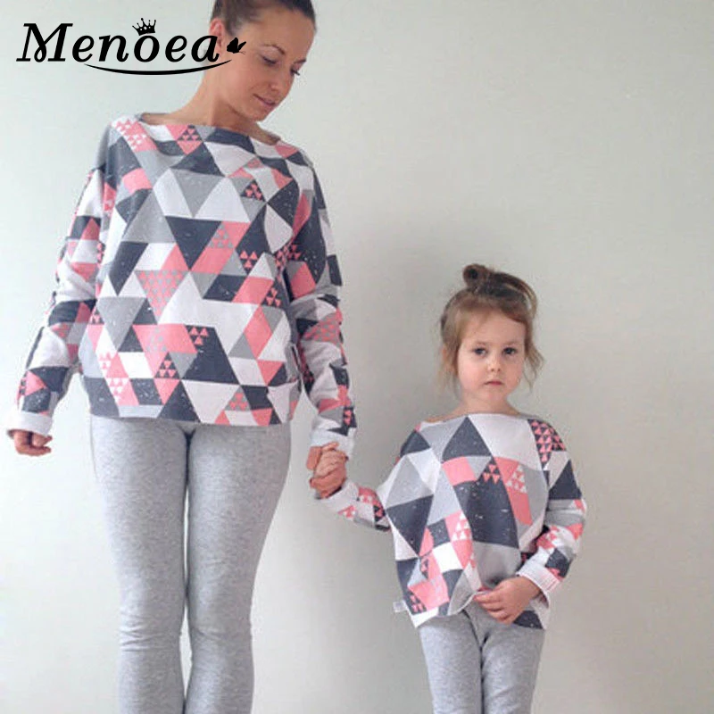

Menoea Family Matching Outfits 2019 European American Style Parent-Child Costume Geometric Printed Mom Girl Long-Sleeve Clothes
