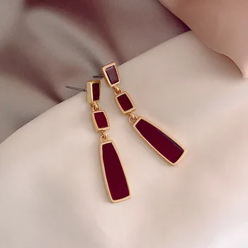 

High-grade Elegant Golden Geometric Square Red Retro Long Earrings Fashion Design French Romantic Exquisite Temperament Earrings
