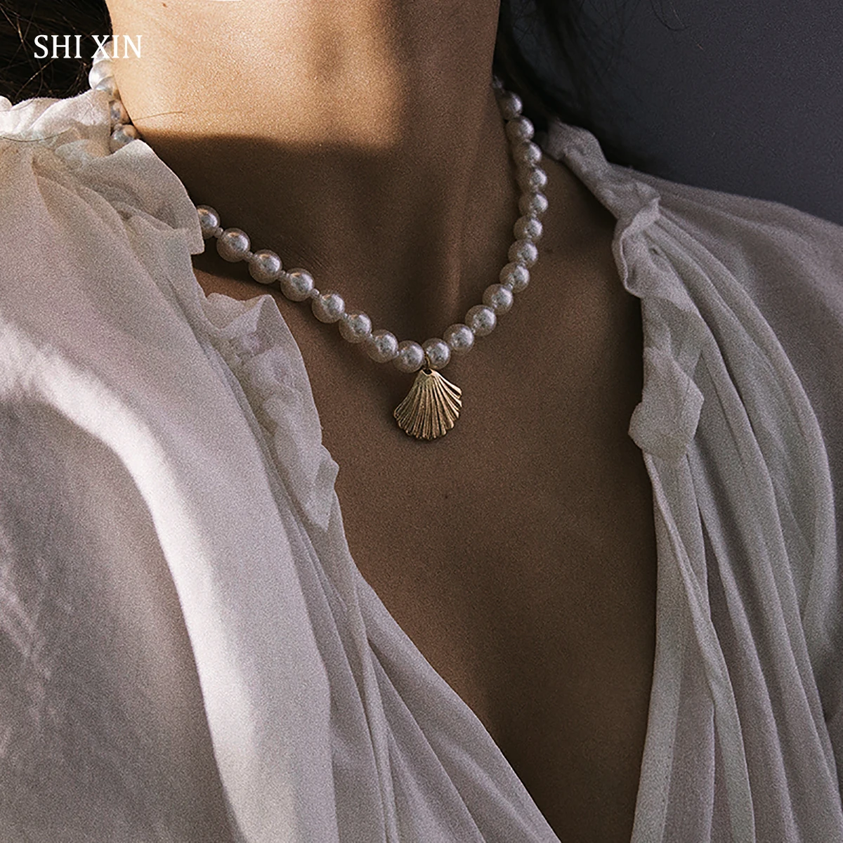 SHIXIN элегантное круглое Жемчужное Колье чокер с бусинами корейские белые бусы ожерелье s для женщин модное ожерелье с подвеской в виде гребешки s