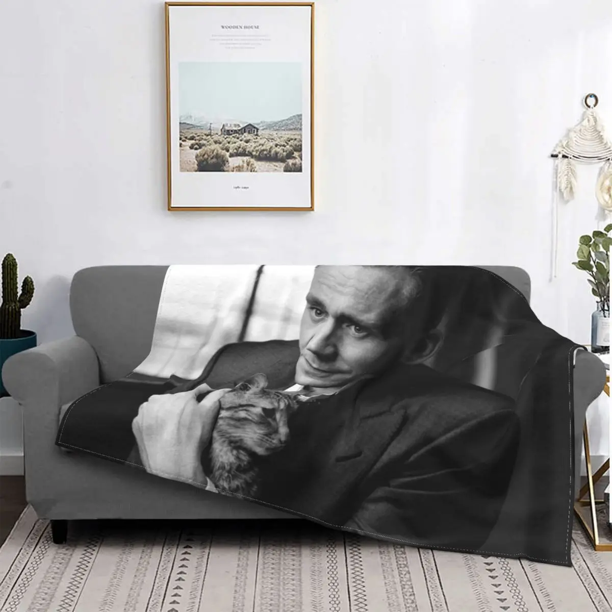 

Tom Hiddleston Cat Blanket Flannel Actor Vintage Warm Throw Blankets for Bedroom Sofa Bed Rug