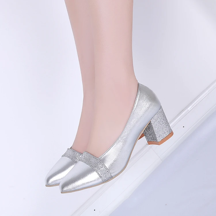 

2019 new Korean version of the thick with pointed pointed wild temperament elegant wind single shoes women