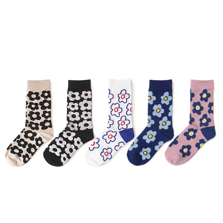 Модные осенние и зимние модели трехцветные элегантные ветрозащитные Гольфы маленькие цветочные носки Корейская версия пары Хлопковых Носков