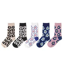 Модные осенние и зимние модели трехцветные элегантные ветрозащитные Гольфы маленькие цветочные носки Корейская версия пары Хлопковых Носков