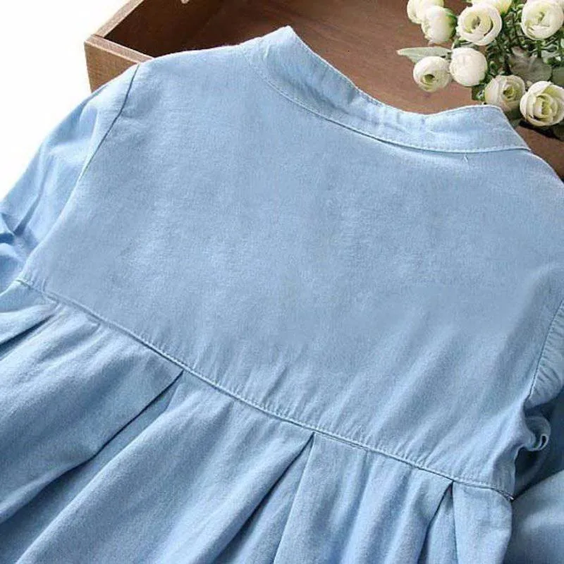 Платье для девочек платье из джинсовой ткани с длинными рукавами, плиссированный светильник на пуговицах для маленьких девочек одежда для детей от 2 до 7 лет