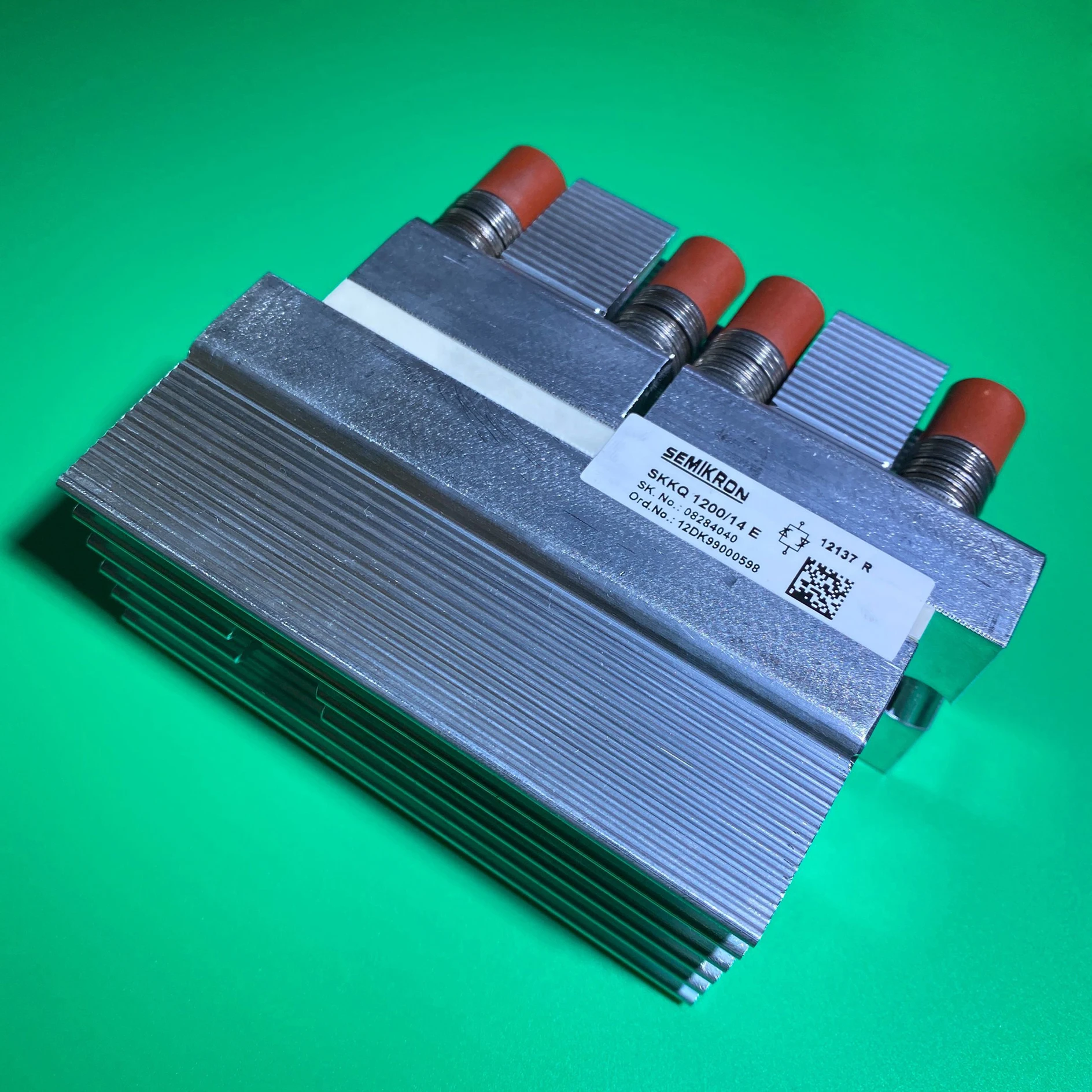 Антипараллельные Тиристоры SKKQ1200/14E для soфтстарта IGBT модель SKKQ120014E SKKQ 1200/14E 1200/14 |