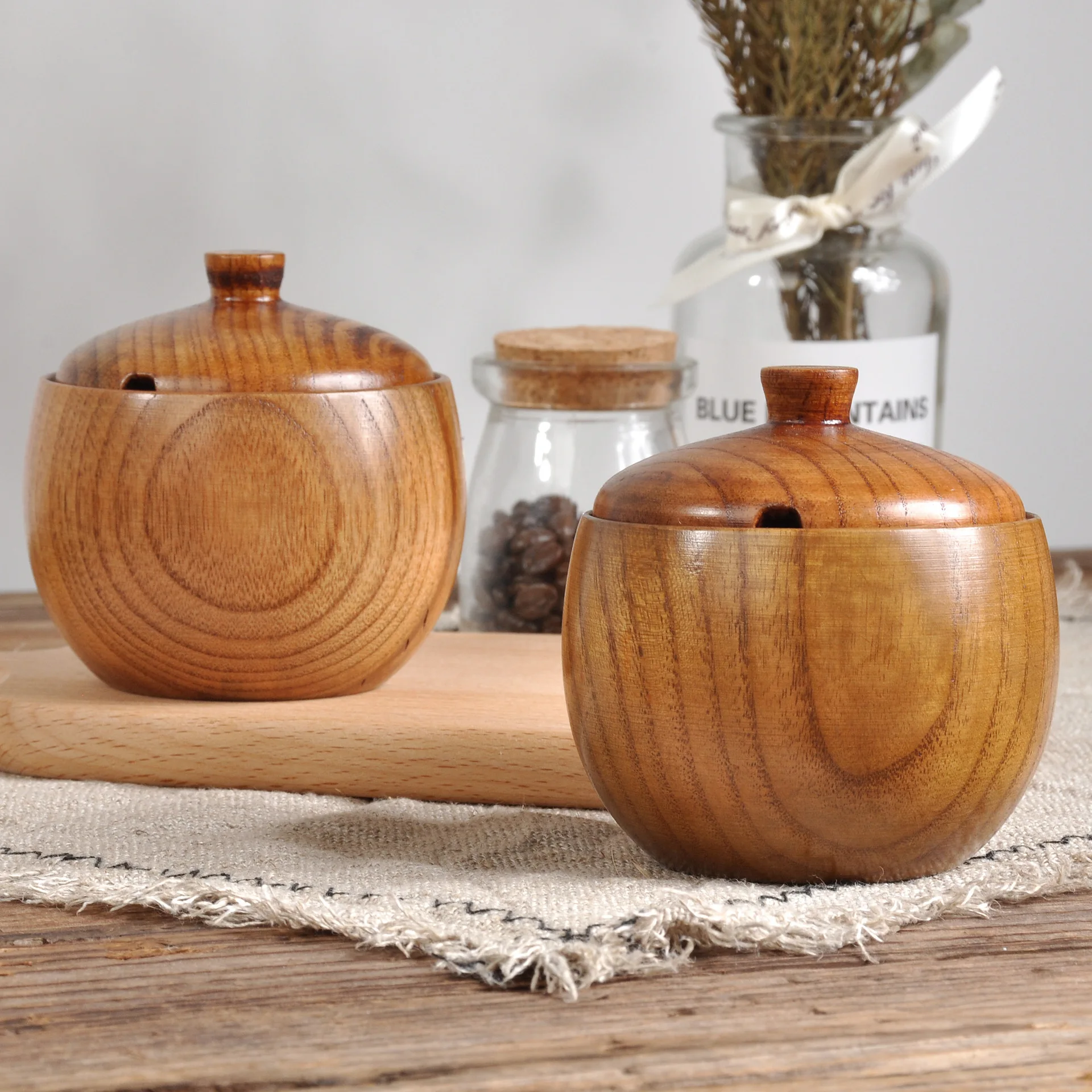 Seasoning Jar Solid Wood Seasoning Pot Creative Seasoning Bottle Wooden Retro Solid Wood Salt Shaker Kitchen Tools With Lid Pot