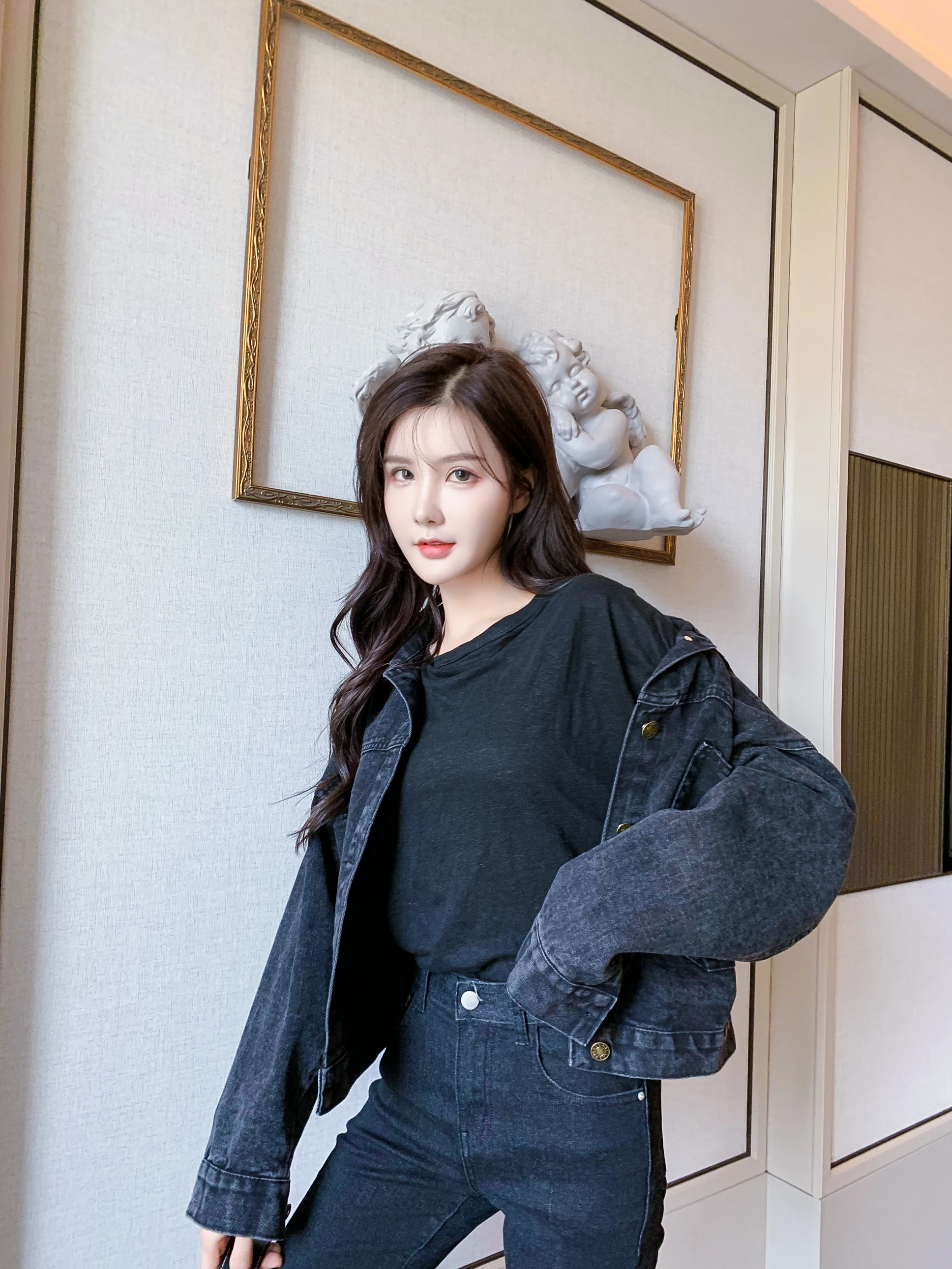 Женская короткая черная Свободная джинсовая куртка с блестящими бусинами на