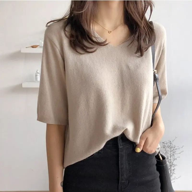 

Korean Style Ice Silk V-neck Short-Sleeved Sweater 2019 Winter Women Casual Wild Loose T-Shirt Japan School Vintage Retro top