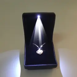 Светодиодный освещенные коробка для колец и серег Искусственная кожа Свадебные Обручение ювелирные изделия Дисплей для обручального