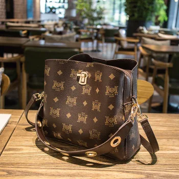 

2020 Spring Women's Bag Wild Messenger Bag Fashion Retro Printing Large Capacity Single Shoulder Bucket Bag Tide Brown Women Bag