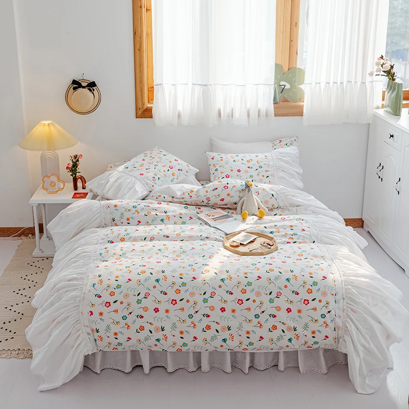 Koreaanse Prinses Stijl 100% Katoen Kleine Bloemenprint Witte Ruches Dekbedovertrek Bed Rok Shtte Kussenslopen Gril Beddengoed Set Koreaanse Prinses Stijl 100% Katoen Kleine Bloemenprint Witte Ruches Dekbedovertrek Bed Rok Shtte Kussenslopen Gril Beddengoed Set