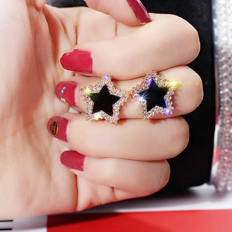 

Contracted lozenge color contrast color earrings female fashion lady geometric hollow out the triangle stud earrings earrings