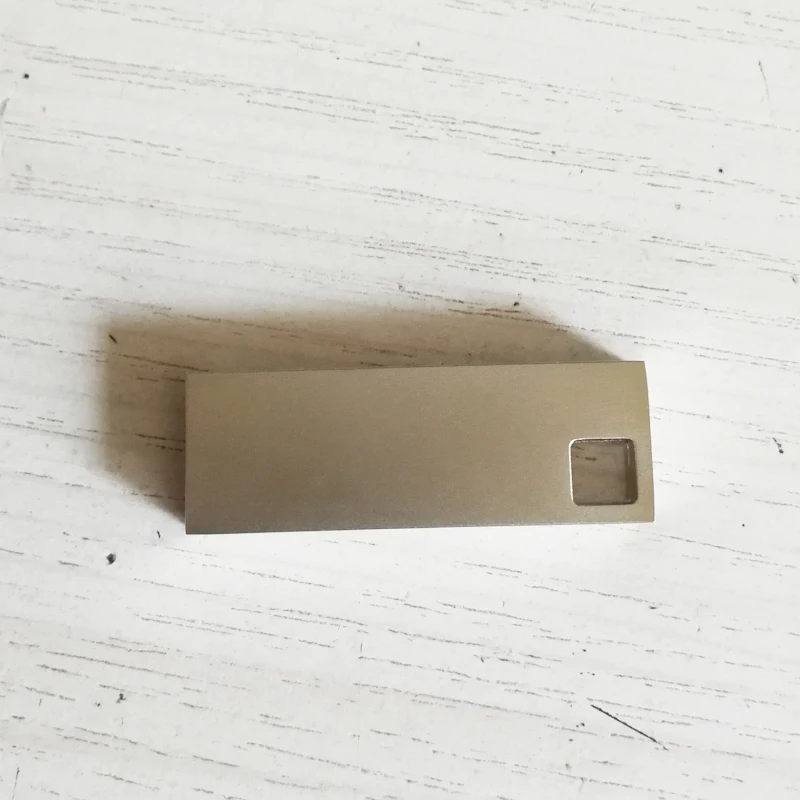 100 шт. без логотипа металлический маленький квадратный корпус USB с отверстием они