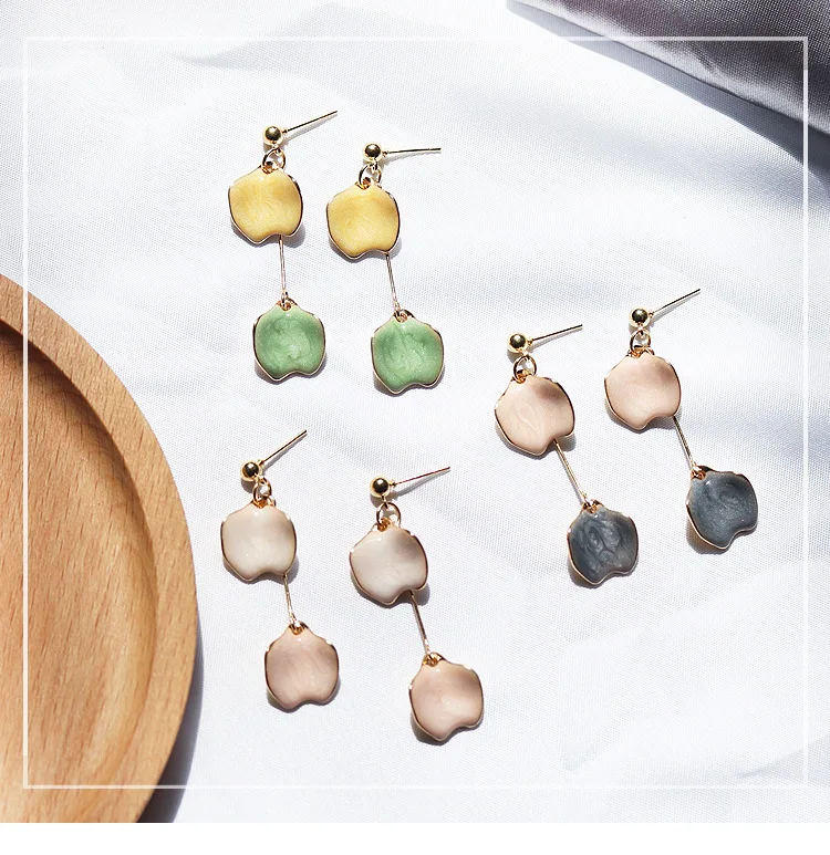 

Fashion glaze petals earrings super fairy maiden eardrop temperament of South Korea the design feels summer stud earrings