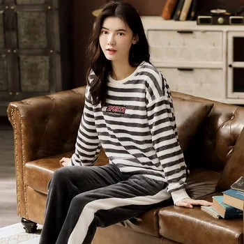 

Autumn and Winter Coral Velvet Pajamas Ladies Women's Pajamas Long-sleeved Warm Striped Round Neck Home Suit Two-piece Suit